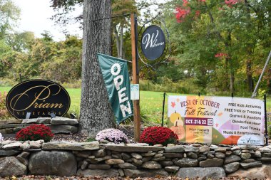 COLCHESTER, CT - 15 Ekim 2023 'te görüldüğü gibi Colchester, Connecticut' taki Priam Vineyards.