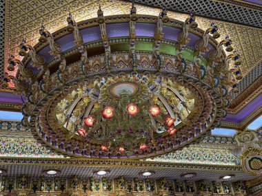 ROBINSVILLE, NJ - 21 Ekim 2023 'te Robbinsville, New Jersey' deki Akshardham tapınağı. Arazi bakımından dünyadaki en büyük Hindu tapınağıdır..