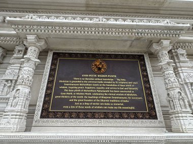 ROBINSVILLE, NJ - 21 Ekim 2023 'te Robbinsville, New Jersey' deki Akshardham tapınağı. Arazi bakımından dünyadaki en büyük Hindu tapınağıdır..