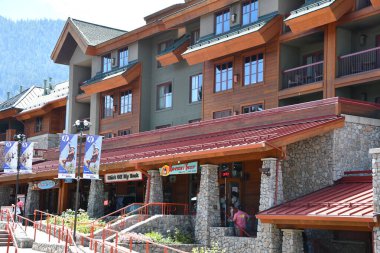 Güney Gölü TAHOE CA - 15 Ağustos 2023 'te Güney Tahoe, Kaliforniya' daki Heavenly Village 'daki Dükkanlar.