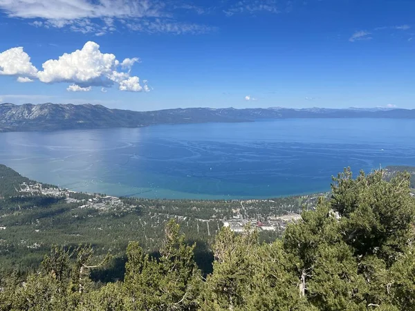 Kaliforniya 'daki Tahoe Gölü manzarası