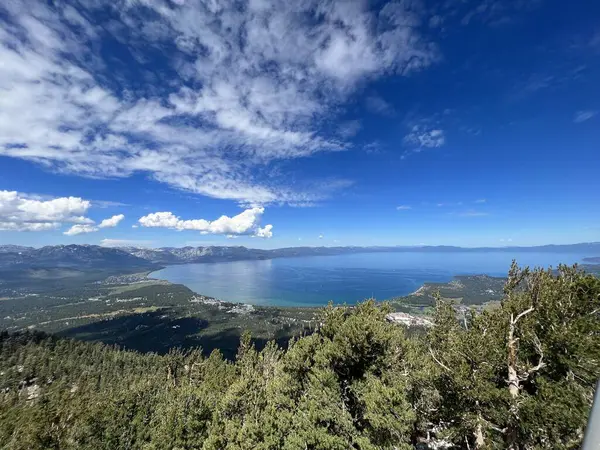 Kaliforniya 'daki Tahoe Gölü manzarası