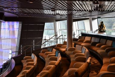 SEATTLE WA - 21 AUG: 21 Ağustos 2023 'te görüldüğü gibi, Seattle, Washington' dan denize açılan Royal Caribbean yolcu gemisinin Quantum 'u.