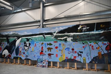 ICY STRAIT, ALASKA - 24 AUG: Alaska, ABD 'deki Icy Strait Point kasabası, 24 Ağustos 2023.