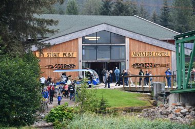ICY STRAIT, ALASKA - 24 AUG: Icy Strait Point Adventure Center in Icy Strait Point, Alaska, ABD, 24 Ağustos 2023.