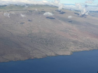 Hawaii 'deki Büyük Ada' nın hava görüntüsü, bir uçaktan.