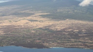 Hawaii 'deki Büyük Ada' nın hava görüntüsü, bir uçaktan.