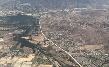 Bir uçaktan California 'nın havadan görünüşü