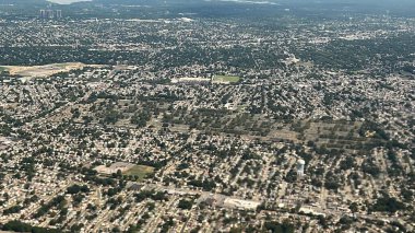NEW YORK, NY - 10 AUG: New York 'un havadan görünüşü, bir uçaktan, ABD' deki Airplane Wing, 10 Ağustos 2022 'de görüldüğü gibi.