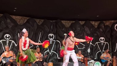 WAIKOLOA, HI - 12 AUG: Hawaii 'deki Hilton Waikoloa Village Resort' ta 12 Ağustos 2022 'de görüldüğü gibi Luau Efsaneleri.