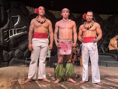 WAIKOLOA, HI - 12 AUG: Hawaii 'deki Hilton Waikoloa Village Resort' ta 12 Ağustos 2022 'de görüldüğü gibi Luau Efsaneleri.