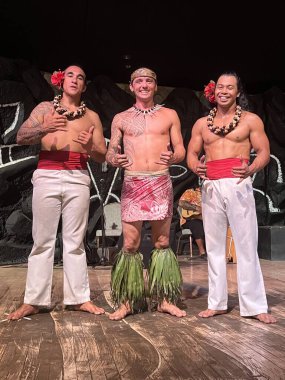 WAIKOLOA, HI - 12 AUG: Hawaii 'deki Hilton Waikoloa Village Resort' ta 12 Ağustos 2022 'de görüldüğü gibi Luau Efsaneleri.