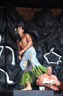 WAIKOLOA, HI - 12 AUG: Hawaii 'deki Hilton Waikoloa Village Resort' ta 12 Ağustos 2022 'de görüldüğü gibi Luau Efsaneleri.