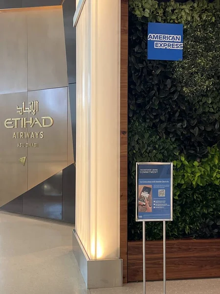 NEW YORK - 10 AUG: The Centurion and Etihad Airways Lounges, New York JFK havaalanı, 10 Ağustos 2022.