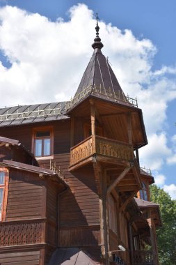 ZAKOPANE, POLAND - 15 Ağustos 2019 'da Polonya' nın Zakopane kentindeki Krupowki Caddesi.