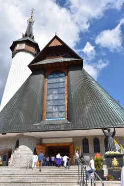 ZAKOPANE, POLAND - 15 Ağustos 2019 'da Polonya' nın Zakopane kentindeki Fatima Hanımefendimizin (Muttergottes von Fatima) Sığınağı.