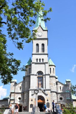 ZAKOPANE, POLAND - 15 Ağustos 2019 'da Polonya' nın Zakopane kentindeki Kutsal Aile Kilisesi 'nin Sığınağı.