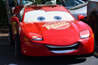 4 Temmuz 2023 'te Branson, Missouri' deki Ünlüler Araba Müzesi 'nde görüldü..