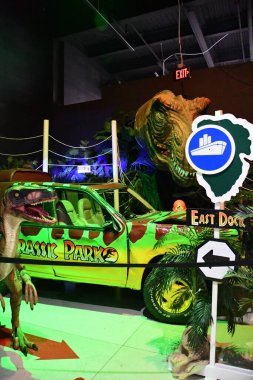 4 Temmuz 2023 'te Branson, Missouri' deki Ünlüler Araba Müzesi 'nde görüldü..