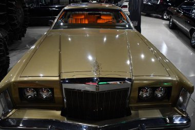 4 Temmuz 2023 'te Branson, Missouri' deki Ünlüler Araba Müzesi 'nde görüldü..