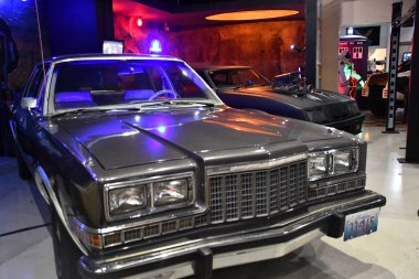 4 Temmuz 2023 'te Branson, Missouri' deki Ünlüler Araba Müzesi 'nde görüldü..