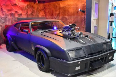 4 Temmuz 2023 'te Branson, Missouri' deki Ünlüler Araba Müzesi 'nde görüldü..