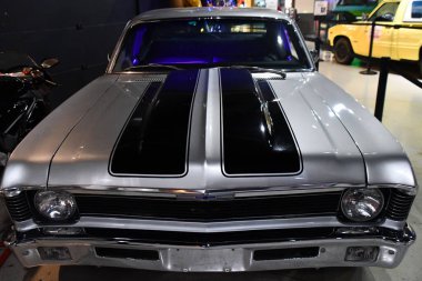 4 Temmuz 2023 'te Branson, Missouri' deki Ünlüler Araba Müzesi 'nde görüldü..