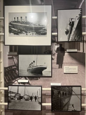 4 Temmuz 2023 'te Branson, Missouri' deki Titanik Müzesi Cazibesi.