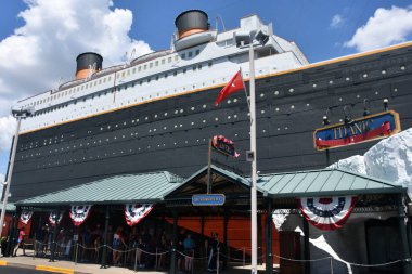 4 Temmuz 2023 'te Branson, Missouri' deki Titanik Müzesi Cazibesi.