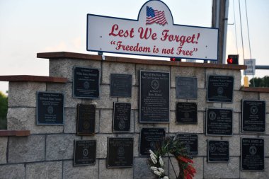 BrANSON MO - 4 Temmuz 2023 'te Branson, Missouri' de görülen Gaziler Anıt Bahçesi.