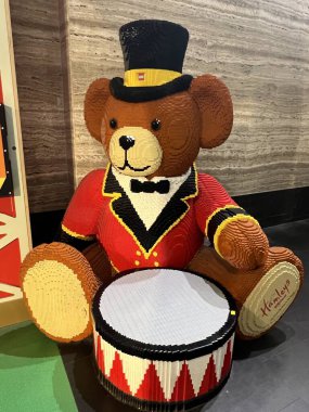 PRAG, CZECH CUBLIC - 8 Temmuz 2022 'de Çek Cumhuriyeti' nin Prag kentindeki Hamleys oyuncak dükkanı.