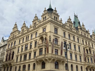 8 Temmuz 2022 'de Çek Cumhuriyeti' nin Prag kentindeki Kings Court Oteli 'nde görüldü..