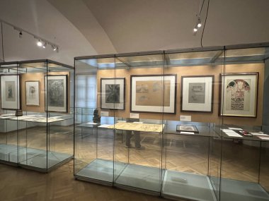 PRAG, CZECH CUBLIC - 8 Temmuz 2022 'de Çek Cumhuriyeti' nin Prag kentinde Mucha Müzesi.