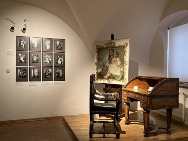 PRAG, CZECH CUBLIC - 8 Temmuz 2022 'de Çek Cumhuriyeti' nin Prag kentinde Mucha Müzesi.