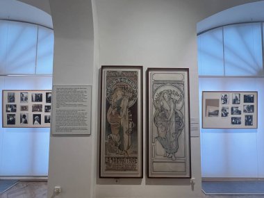 PRAG, CZECH CUBLIC - 8 Temmuz 2022 'de Çek Cumhuriyeti' nin Prag kentinde Mucha Müzesi.