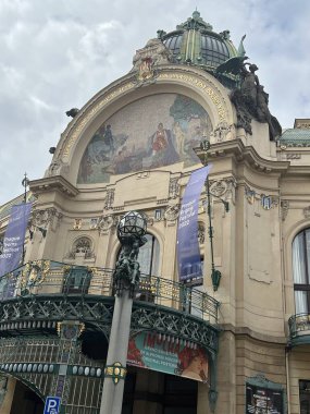 PRAG, CZECH REPUBLIC - 8 Temmuz 2022 'de Çek Cumhuriyeti Prag Belediye Binası.