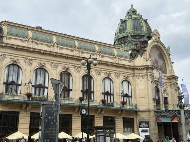 PRAG, CZECH REPUBLIC - 8 Temmuz 2022 'de Çek Cumhuriyeti Prag Belediye Binası.