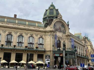 PRAG, CZECH REPUBLIC - 8 Temmuz 2022 'de Çek Cumhuriyeti Prag Belediye Binası.