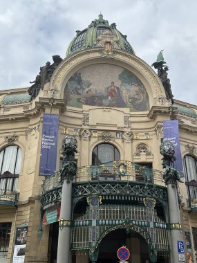 PRAG, CZECH REPUBLIC - 8 Temmuz 2022 'de Çek Cumhuriyeti Prag Belediye Binası.