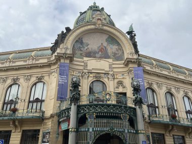 PRAG, CZECH REPUBLIC - 8 Temmuz 2022 'de Çek Cumhuriyeti Prag Belediye Binası.
