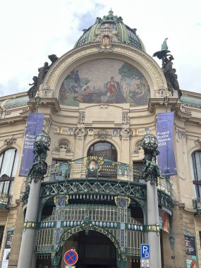PRAG, CZECH REPUBLIC - 8 Temmuz 2022 'de Çek Cumhuriyeti Prag Belediye Binası.