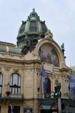 PRAG, CZECH REPUBLIC - 8 Temmuz 2022 'de Çek Cumhuriyeti Prag Belediye Binası.