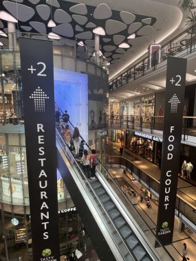 PRAG, CZECH Cumhuriyet - 7 Temmuz 2022 'de Çek Cumhuriyeti Prag' da Palladium Praha Alışveriş Merkezi 'nde görüldü..