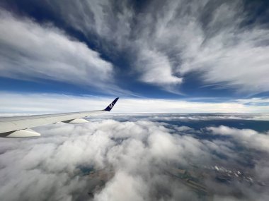 PRAG, CZECH CUBLIC - 8 Temmuz 2022 'de görüldüğü gibi, çok sayıda Polonya uçağından Avrupa' nın havadan görünüşü.