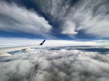 PRAG, CZECH CUBLIC - 8 Temmuz 2022 'de görüldüğü gibi, çok sayıda Polonya uçağından Avrupa' nın havadan görünüşü.