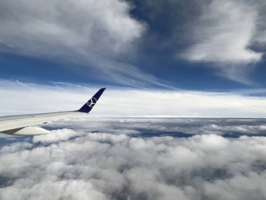 PRAG, CZECH CUBLIC - 8 Temmuz 2022 'de görüldüğü gibi, çok sayıda Polonya uçağından Avrupa' nın havadan görünüşü.