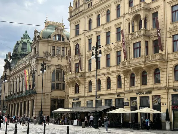 PRAG, CZECH CUBLIC - 9 Temmuz 2022 'de Çek Cumhuriyeti' nin Prag kentinde görüldü..