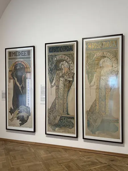 PRAG, CZECH CUBLIC - 8 Temmuz 2022 'de Çek Cumhuriyeti' nin Prag kentinde Mucha Müzesi.