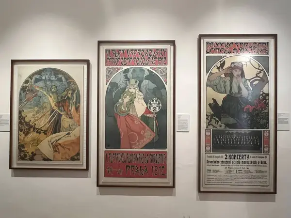 PRAG, CZECH CUBLIC - 8 Temmuz 2022 'de Çek Cumhuriyeti' nin Prag kentinde Mucha Müzesi.