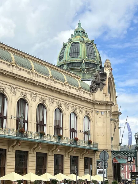 PRAG, CZECH REPUBLIC - 8 Temmuz 2022 'de Çek Cumhuriyeti Prag Belediye Binası.